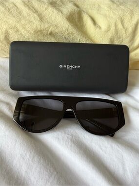 Women’s Givenchy GV7156s sunglasses